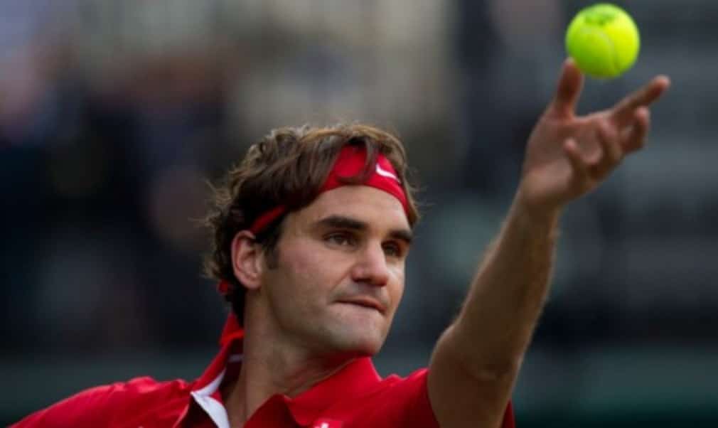 Roger Federer kept his Davis Cup dream alive as he helped Switzerland reach the final