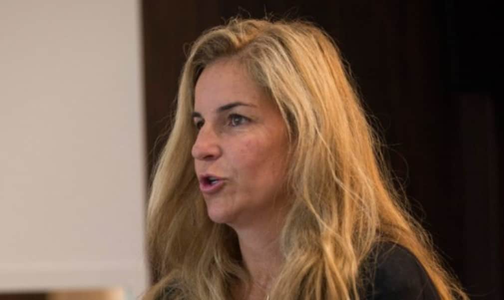 Three-time Roland Garros champion Arantxa Sanchez Vicario has confirmed that she will compete at the WTA Legends Classic at the 2015 BNP Paribas WT...