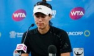 Garbine MuguruzaÈs hopes of returning to world No.1 next week have been dashed by a bout of cramp