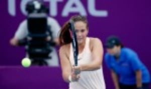 Daria Kasatkina advanced to the quarter-finals of the Dubai Duty Free Tennis Championships with a 4-6 7-6(6) 6-2 win over  Johanna Konta