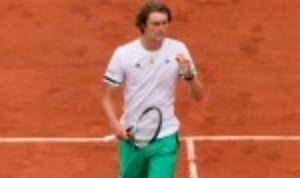 Alexander Zverev moved a significant step closer to defending his Munich Open crown by defeating Hyeon Chung 7-5 6-2 in the semi-finals