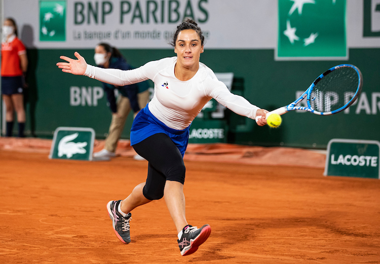 Martina Trevisan stretches for a forehand at Roland Garros 2020