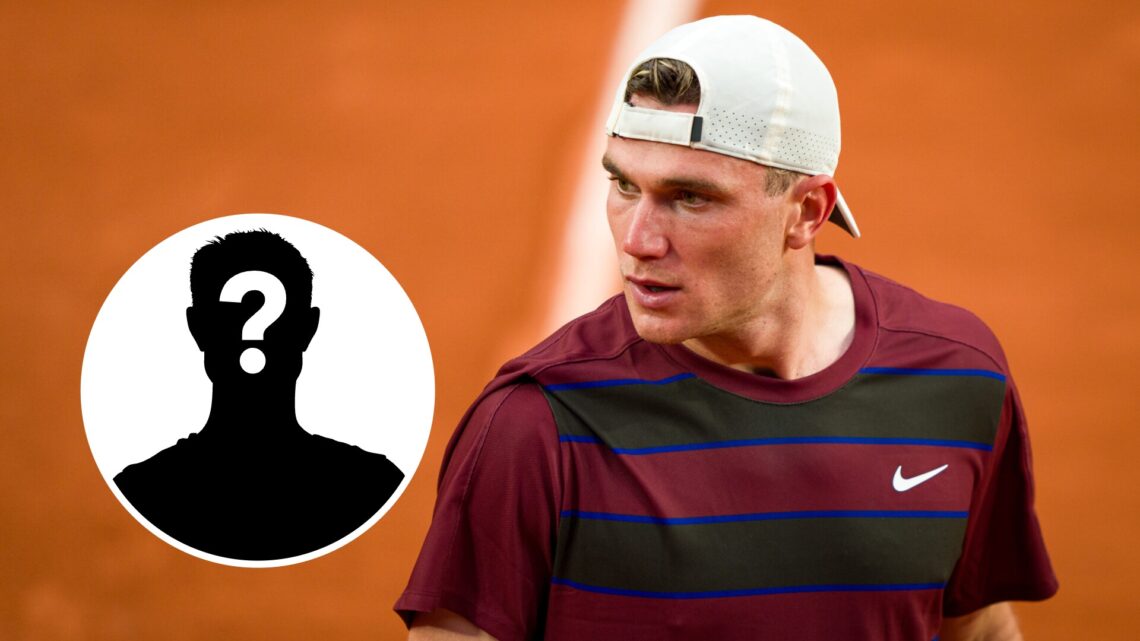 Jack Draper (right) look son and mystery player (left) in circle overlay