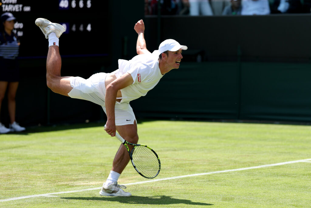 Oliver Tarvet serves