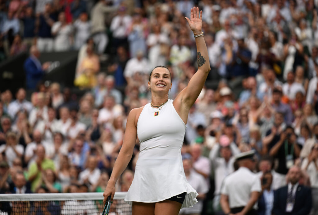 Aryna Sabalenka waves to the crowd