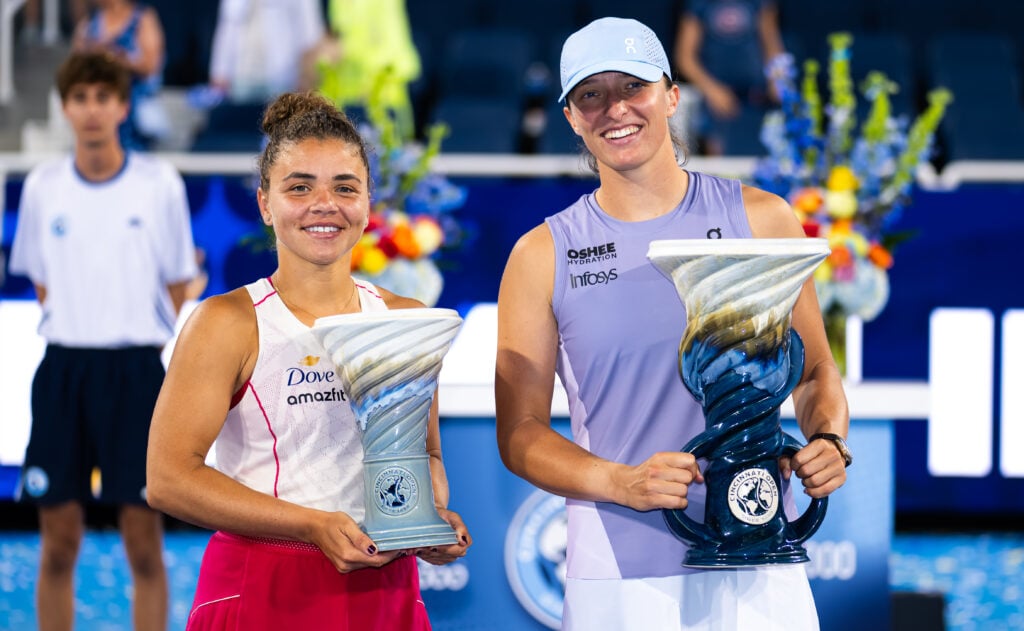 Runner-up Jasmine Paolini of Italy and champion Iga Swiatek of Poland pose with their trophies after the singles final on Day 12 of the Cincinnati Open at Lindner Family Tennis Center on August 18, 2025 in Mason, Ohio