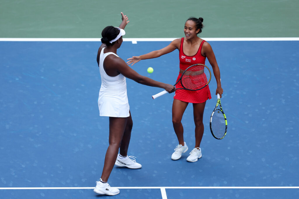 Venus Williams and Leylah Fernandez embrace