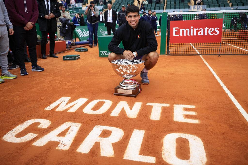 Carlos Alcaraz poses with the Monte Carlo trophy
