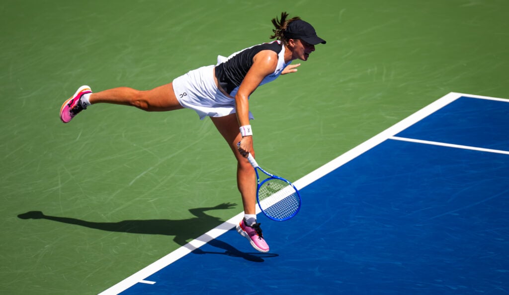 Iga Swiatek serves