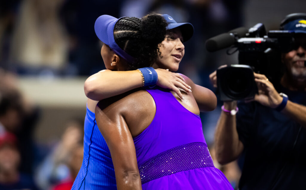 Amanda Anisimova and Naomi Osaka hug