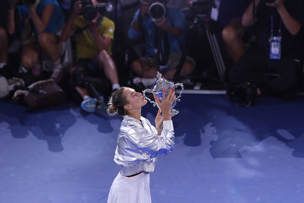 Aryna Sabalenka kisses the US Open trophy