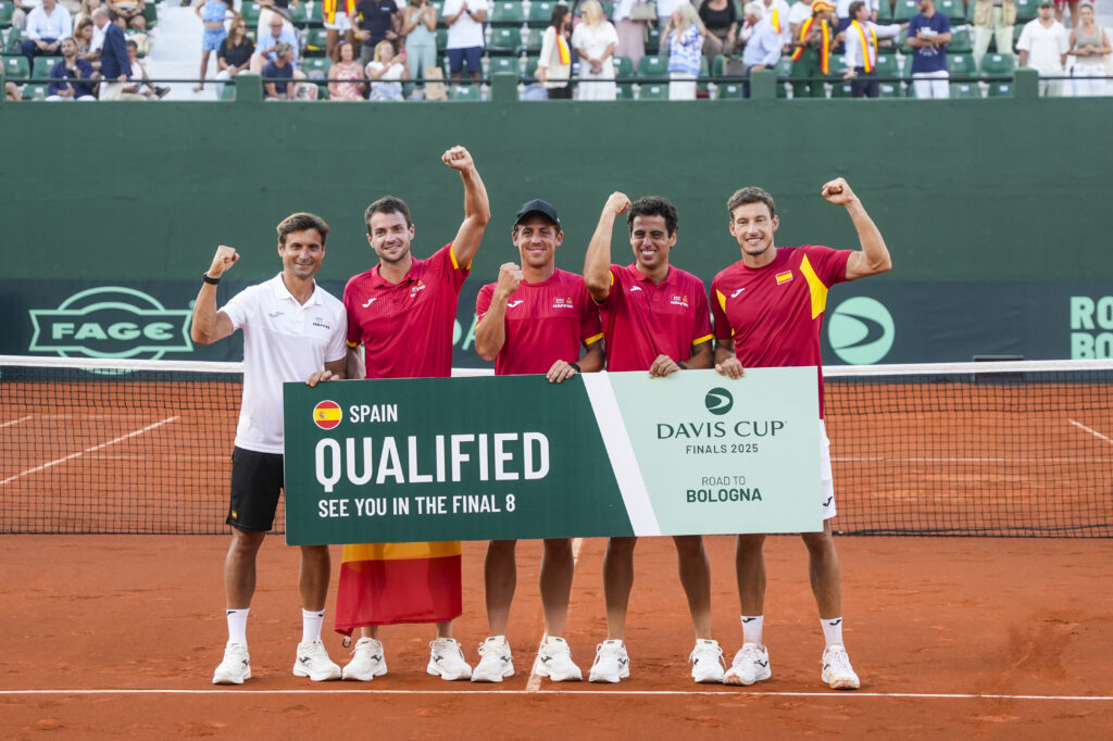 Spain team pose with the qualification sign for the Bologna Final 8 during their men’s singles tennis match to 2025 Davis Cup Qualifiers Second Round between Spain and Denmark at Club Tennis Puente Romano on September 14, 2025, in Malaga, Spain.