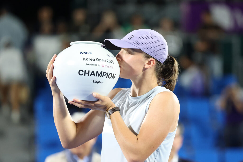 Iga Swiatek of Poland kisses with the trophy following victory in the Women's Singles Final match on Day Seven of the Korea Open Tennis Championship 2025 presented by Motiva at Seoul Olympic Park Tennis Center on September 21, 2025 in Seoul, South Korea.
