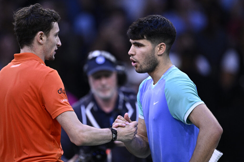 France's Ugo Humbert (L) shakes hands with Spain's Carlos Alcaraz at the end of their men's singles round of 16 match on day four of the Paris ATP Masters 1000 tennis tournament at the Accor Arena - Palais Omnisports de Paris-Bercy - in Paris on October 31, 2024.