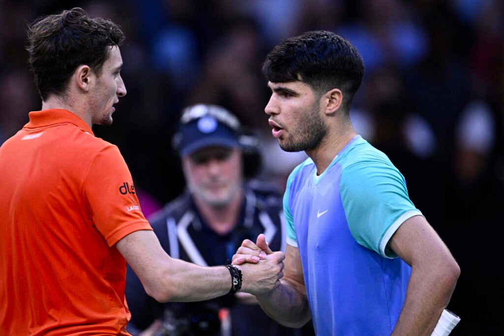 France's Ugo Humbert (L) shakes hands with Spain's Carlos Alcaraz at the end of their men's singles round of 16 match on day four of the Paris ATP Masters 1000.