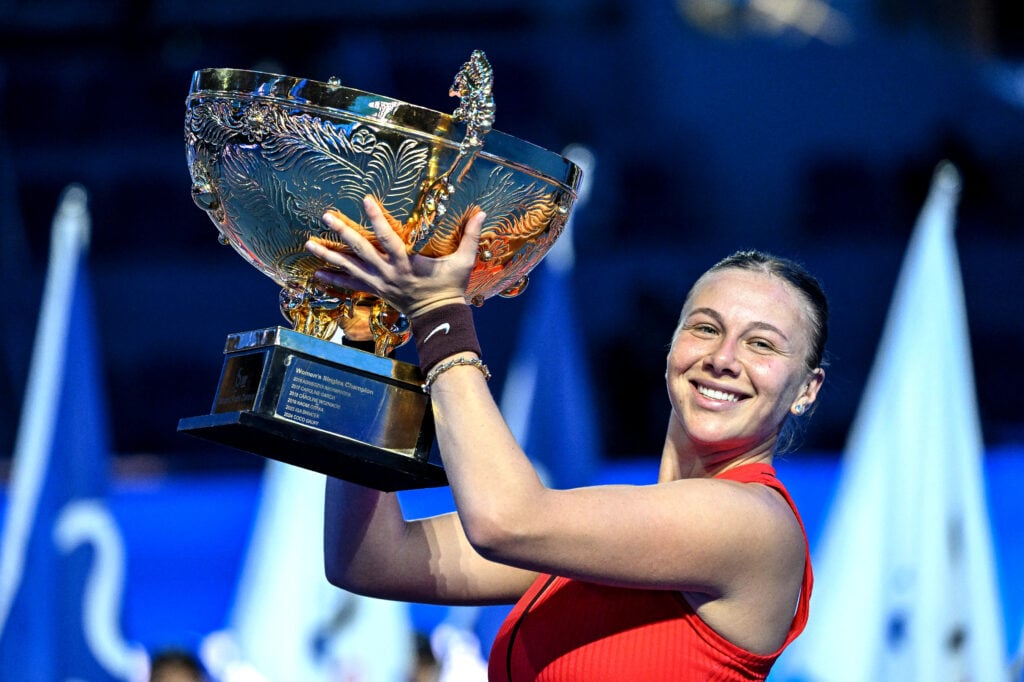 USA's Amanda Anisimova celebrates with the trophy after winning the women's singles final against Czech Republic's Linda Noskova at the China Open tennis tournament in Beijing on October 5, 2025.