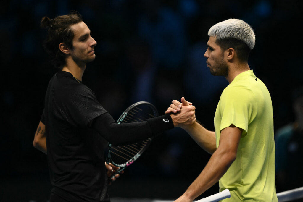 Carlos Alcaraz and Lorenzo Musetti shake hands