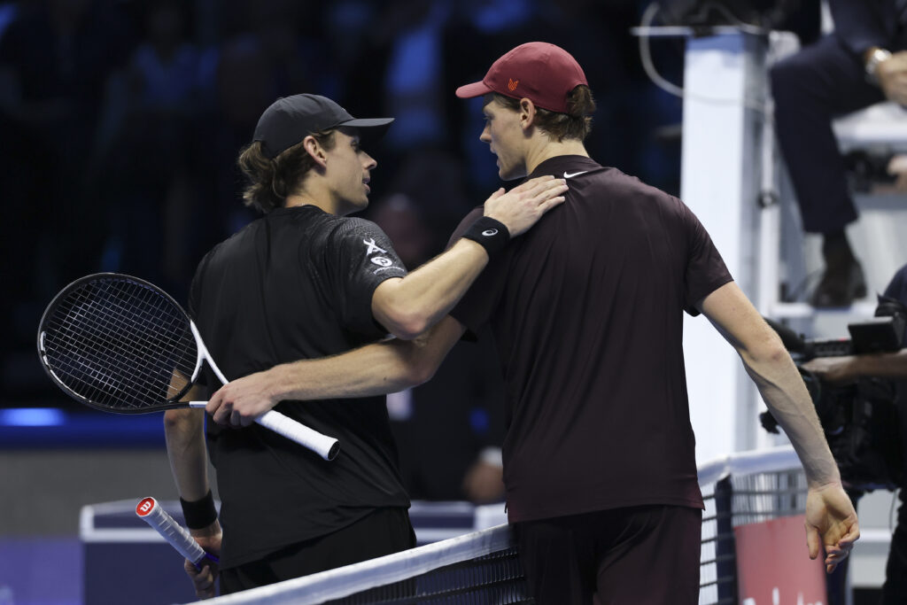 Alex de Minaur and Jannik Sinner put their arm around one another