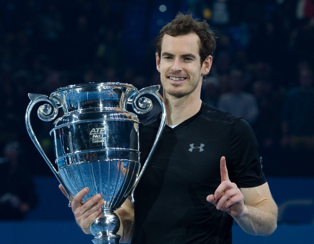 Andy Murray holds up one finger whilst holding the World Number One trophy