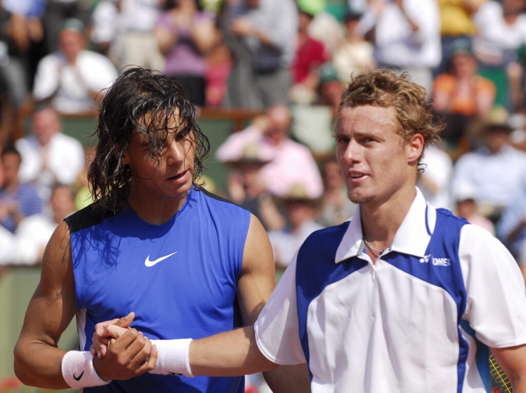 Spain's Rafael Nadal (L) shakes hand with Australia's Lleyton Hewitt after defeating him on the fourth round of the French tennis Open at Roland Garros in Paris 05 June 2006.
