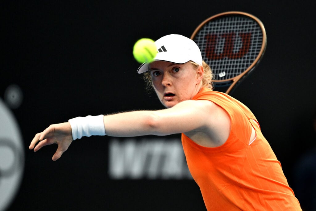 Francesca Jones of Great Britain plays a forehand during her first round match against Emma Navarro of USA during day one of the 2025 ASB Classic at ASB Tennis Centre on January 05, 2026 in Auckland, New Zealand.