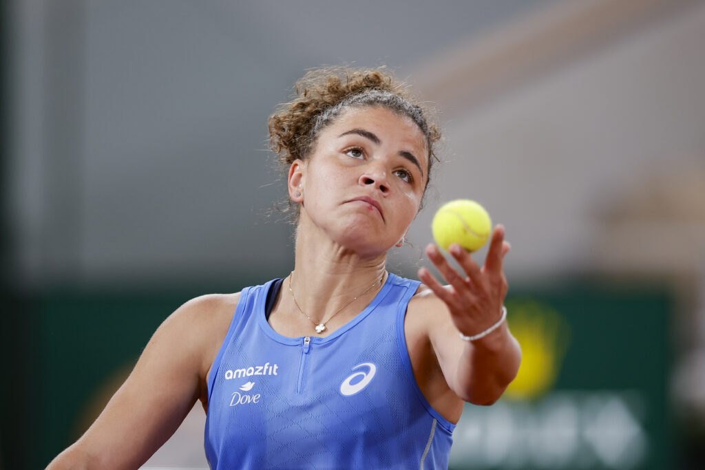 Jasmine Paolini of Italy serves the ball against Ajla Tomljanovic of Australia during the 2025 French Open Day Four at Roland Garros on May 28, 2025 in Paris, France.
