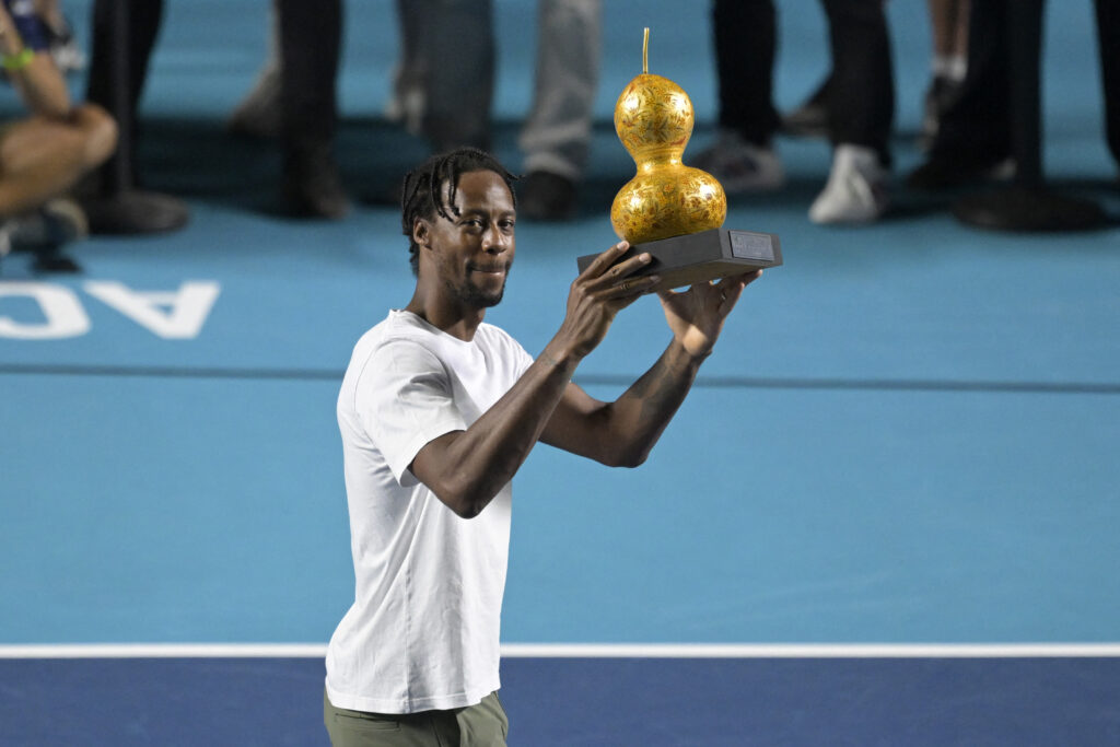 France's Gael Monfils lifts a trophy during a ceremony in homage to his 20-year appearance in the 2026 Mexico ATP 500 Tennis Open at the Arena GNP Seguros in Acapulco, Guerrero State, Mexico, on February 26, 2026.