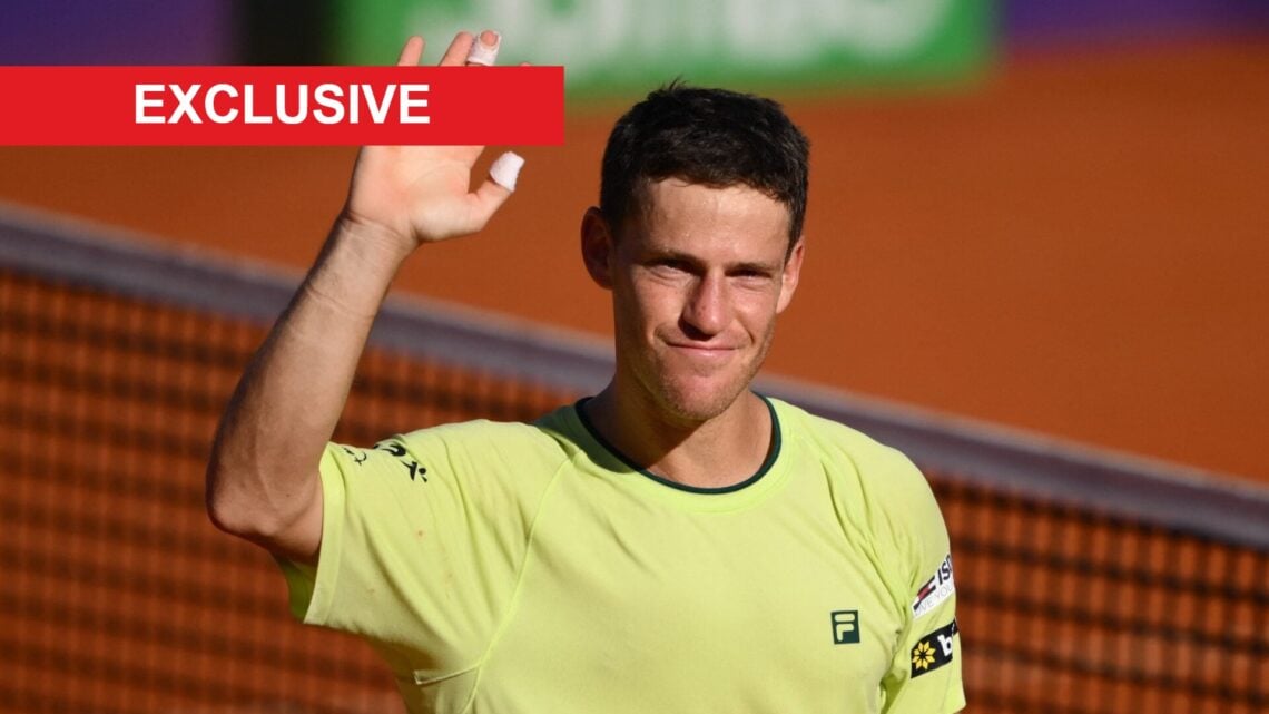 Diego Schwartzman saluting the crowd