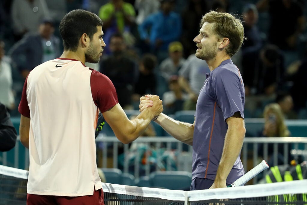 Carlos Alcaraz and David Goffin shake hands