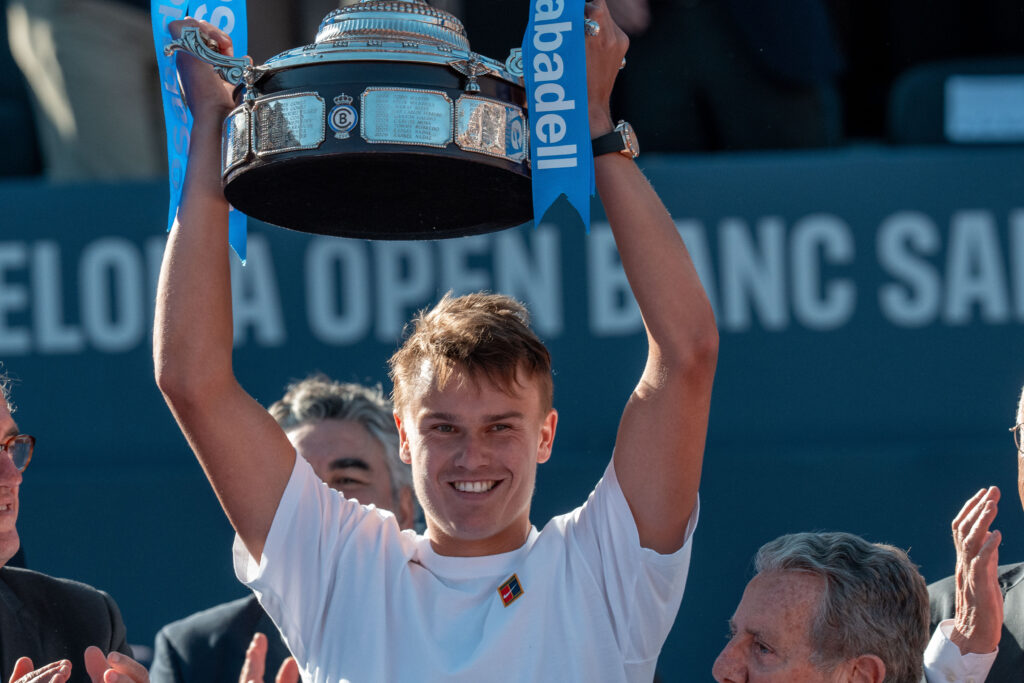 Holger Rune celebrates after winning the 2025 Barcelona Open