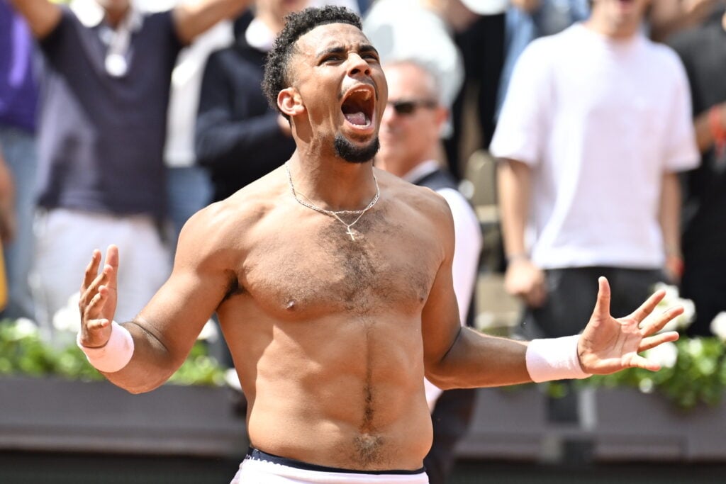 Arthur Fils celebrates his win over Jaume Munar at the 2025 French Open