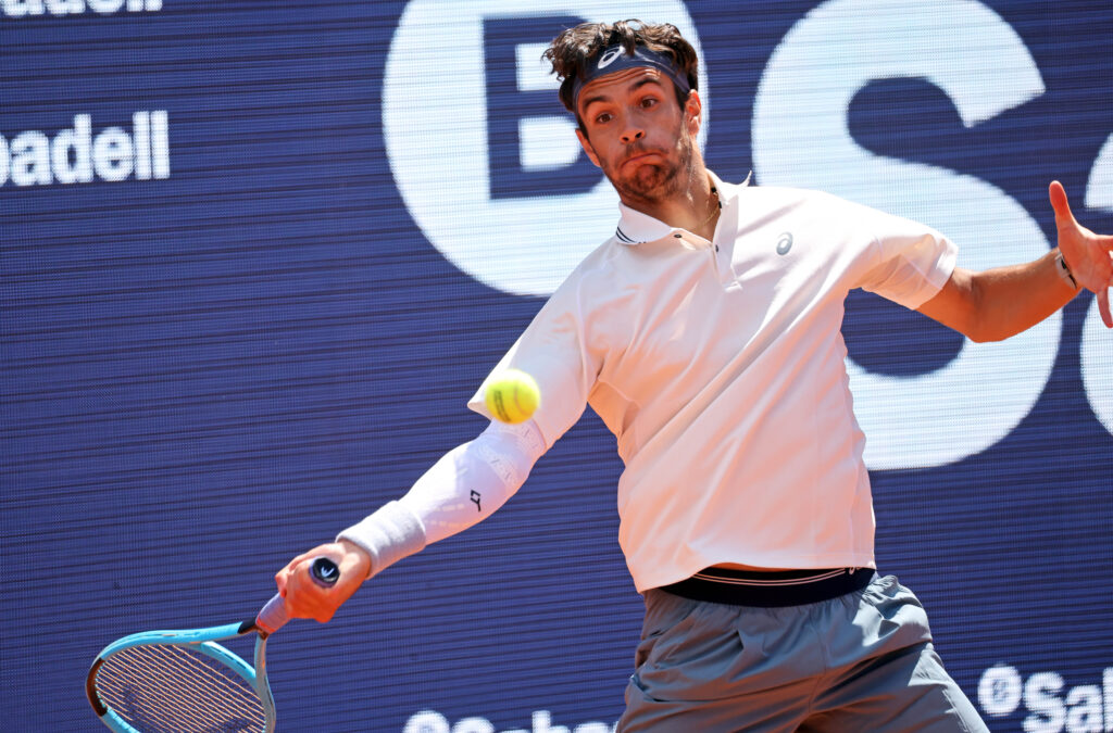 Lorenzo Musetti hits a forehand at the 2026 Barcelona Open