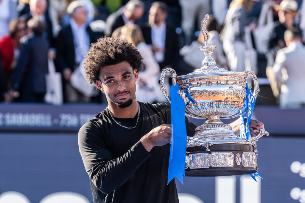 Arthur Fils holds the Barcelona Open trophy