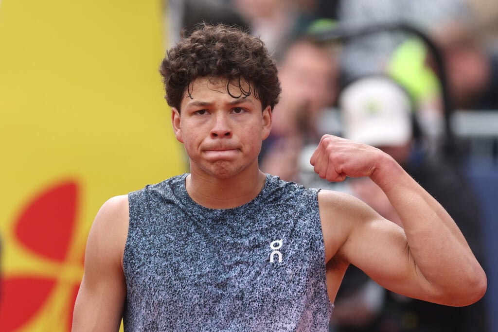 Ben Shelton celebrates in Munich after beating Flavio Cobolli