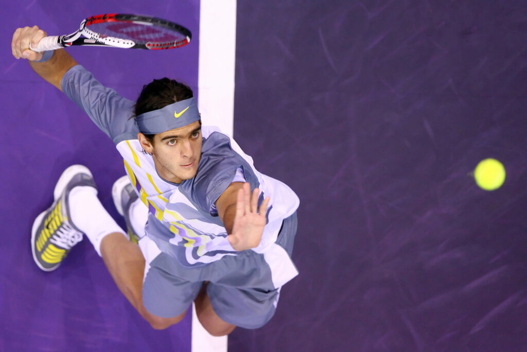 Tennis player, Argentina's Juan Martin del Potro, serves to compatriot David Nalbandian during ATP Masters Series in Madrid, 18 October 2007.