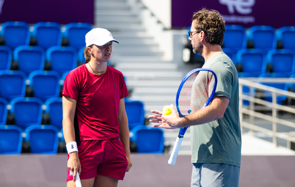 Wim Fissette and Iga Swiatek talking at the 2026 Qatar Open