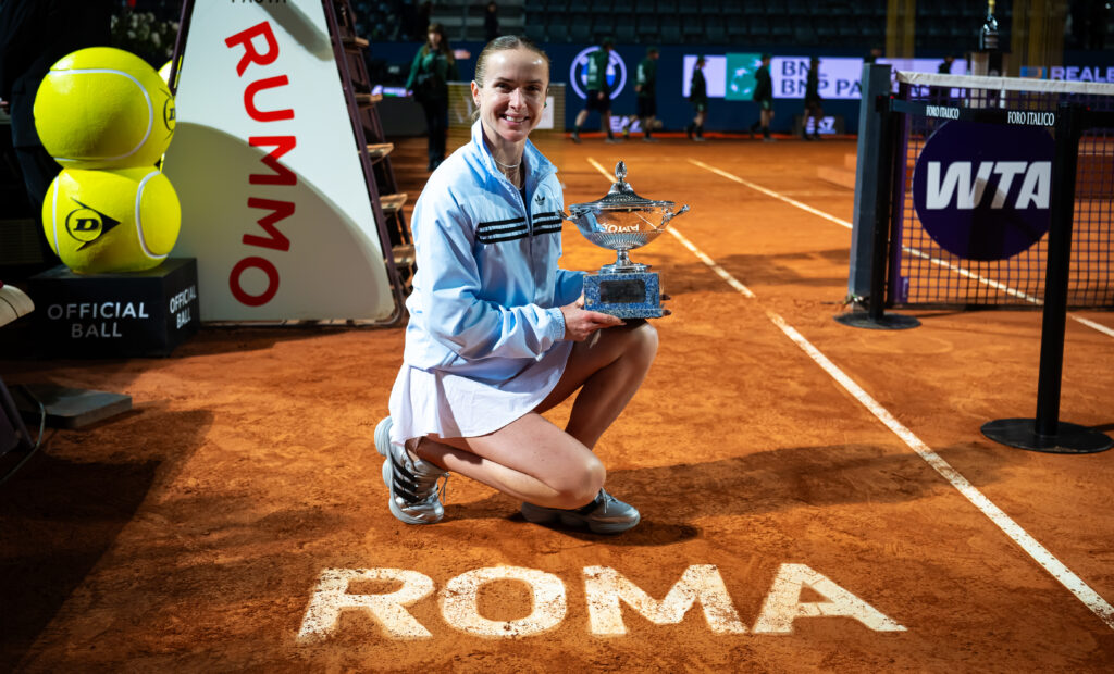 Elina Svitolina poses with the Italian Open trophy