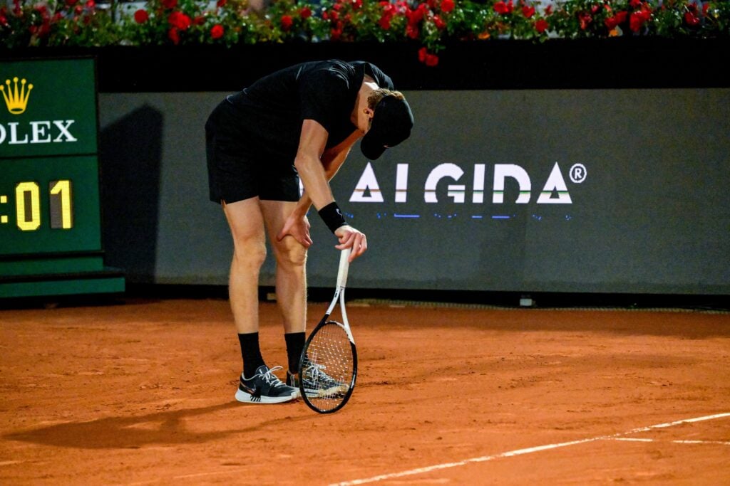 Jannik Sinner struggles during the 2026 Italian Open semi-finals