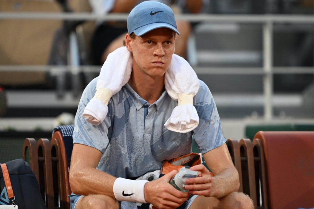 Jannik Sinner during a change of ends at Roland Garros in 2026.
