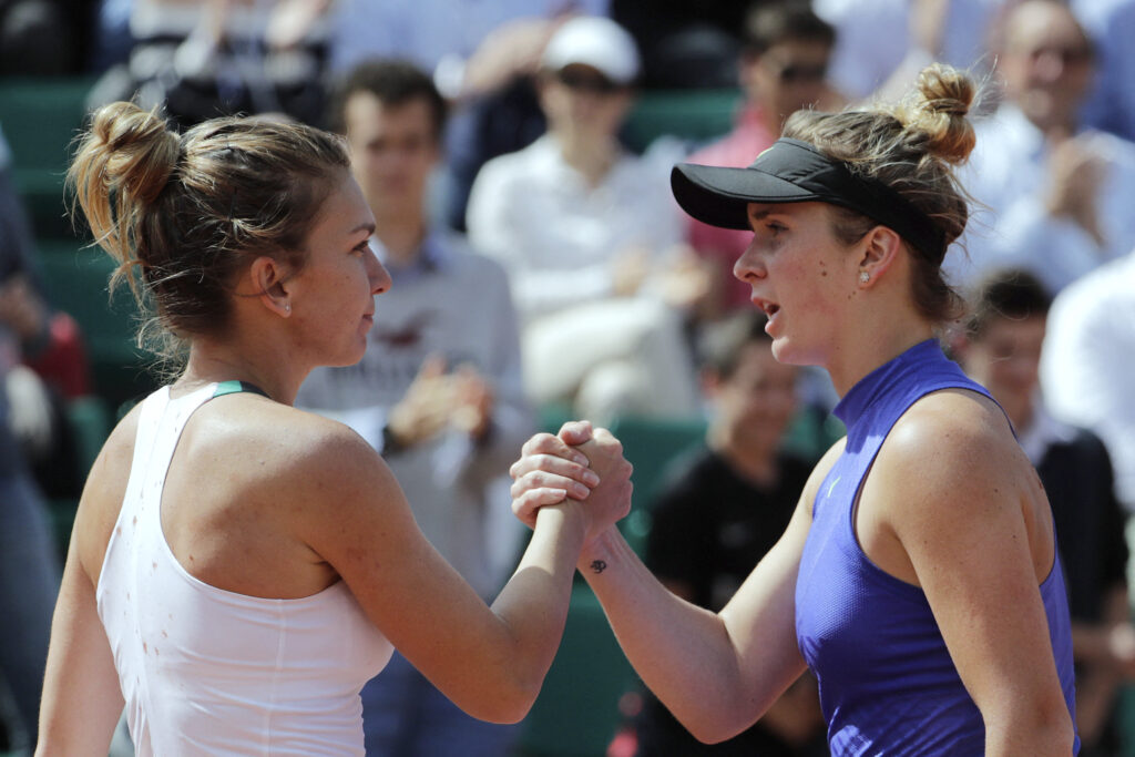 Simona Halep and Elina Svitolina shake hands at the 2017 French Open