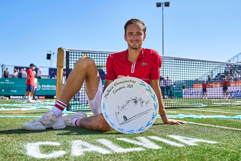 Daniil Medvedev celebrates after winning the 2021 Mallorca Championships.