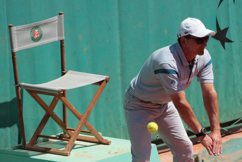 A line judge calls the ball in during play between German player Tommy Haas and French player Jeremy Chardy in their French Open tennis third round match on May 30, 2009 at Roland Garros stadium in Paris. The event, the second Grand Slam tournament of 2009, runs from May 24 to June 7, 2009. Haas won 7/5,6/3,6/4.