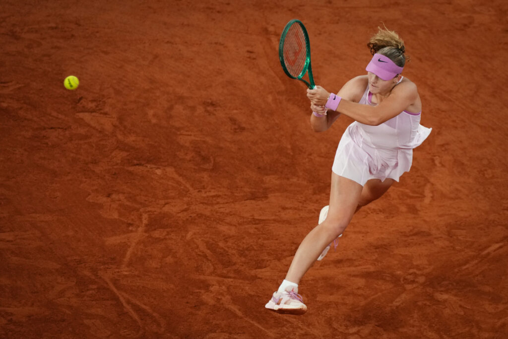 Mirra Andreeva hits a backhand