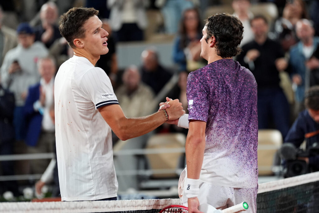 Jakub Mensik shakes Joao Fonseca's hand after beating him at Roland Garros in 2026.