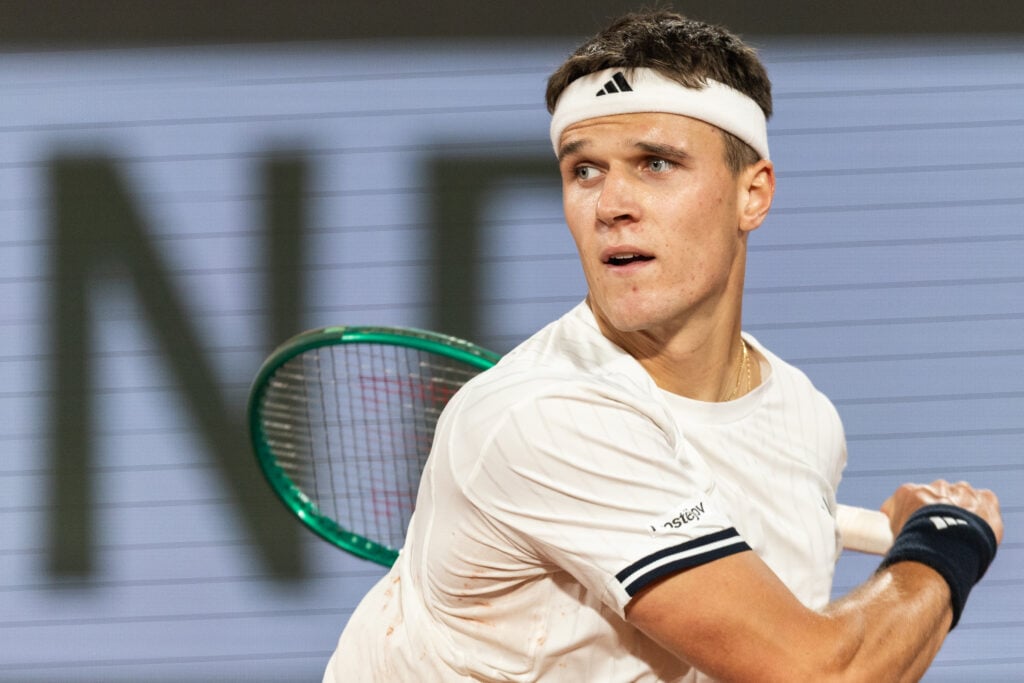 Jakub Mensik in action during his quarter-final win over Joao Fonseca at Roland Garros