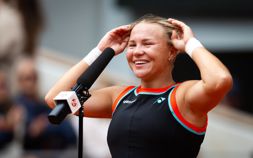 Diana Shnaider addresses the crowd after beating Aryna Sabalenka at the 2026 French Open.