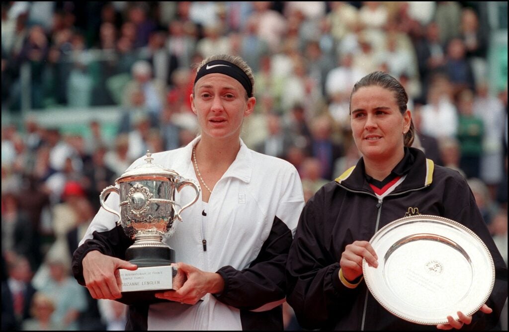 Mary Pierce defeats Conchita Martinez and wins the 2000 Roland Garros title