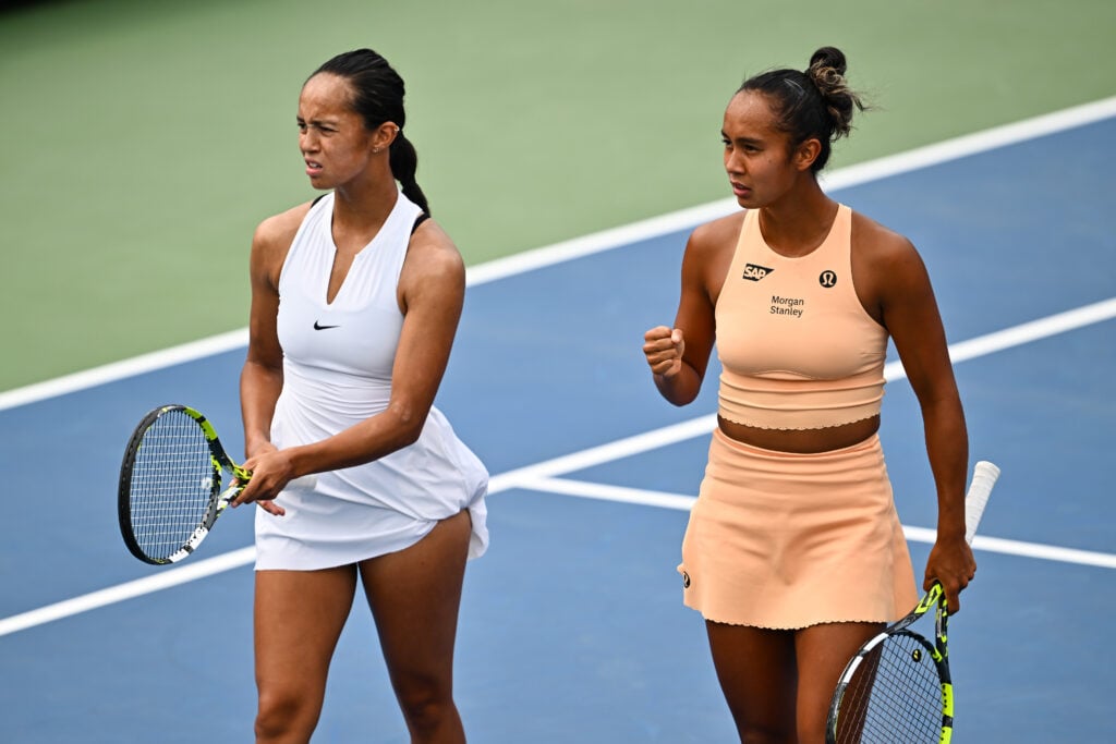 Bianca Fernandez and Leylah Fernandez playing doubles together at the 2024 Canadian Open.